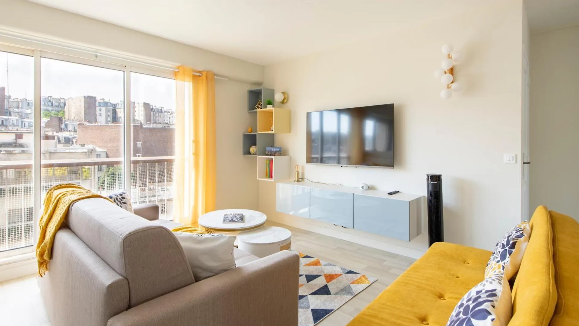 Spacious Montmartre Apartment - Sacre-Coeur View & Balcony Paris France