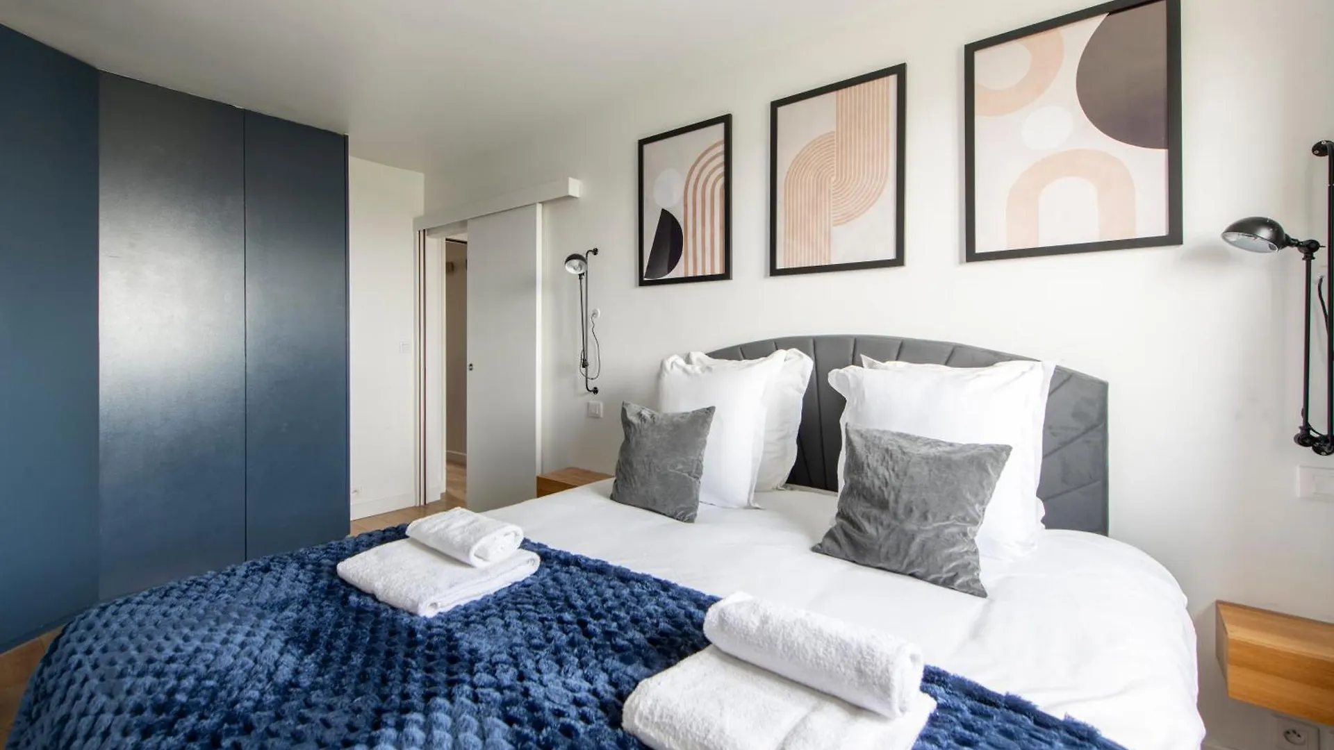 Spacious Montmartre Apartment - Sacre-Coeur View & Balcony Paris 0*,  France