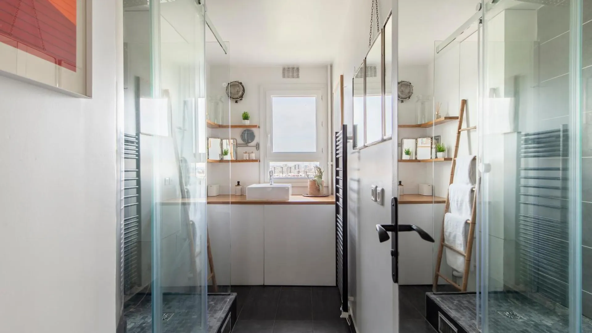 Spacious Montmartre Apartment - Sacre-Coeur View & Balcony Paris