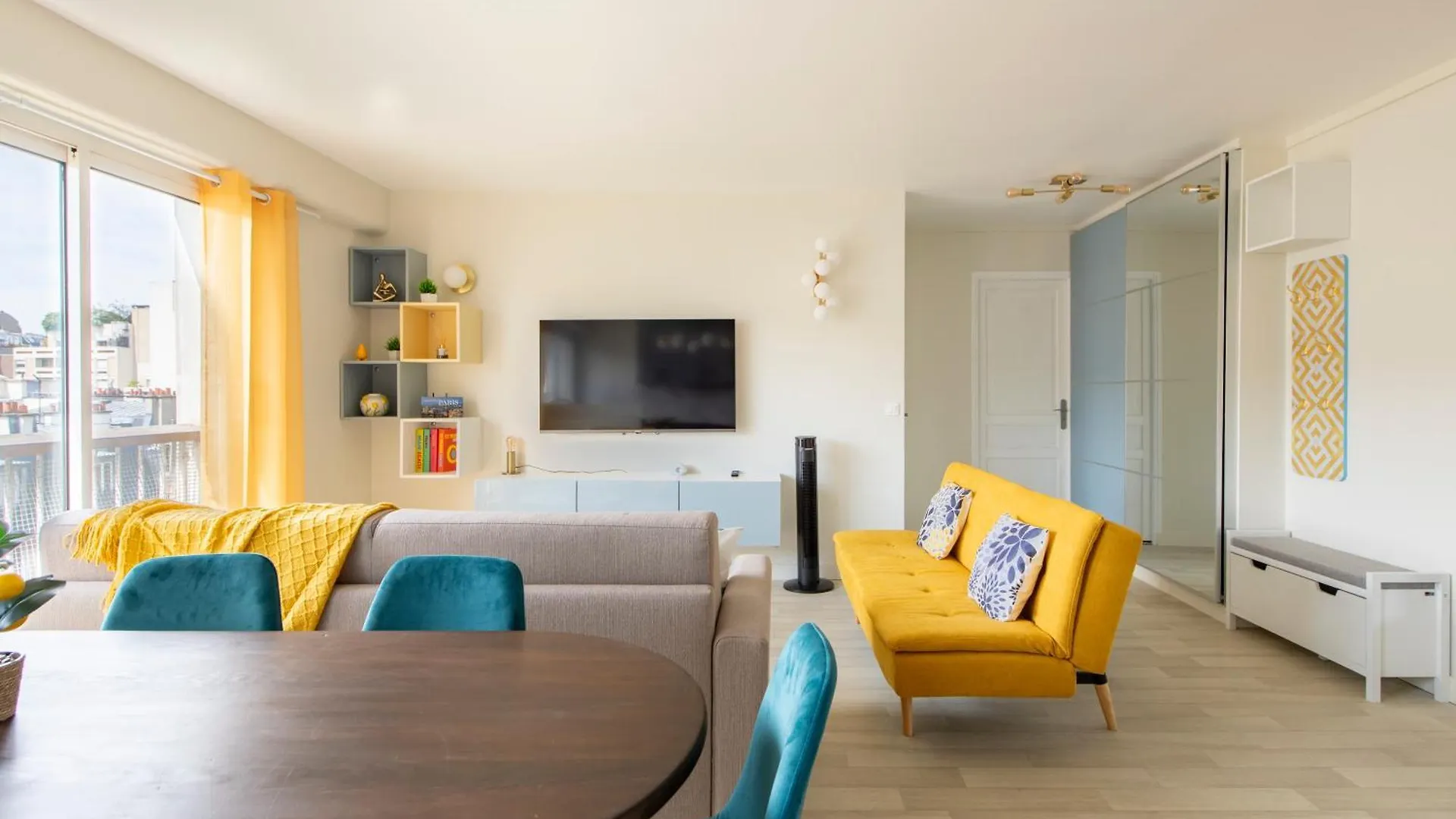 Spacious Montmartre Apartment - Sacre-Coeur View & Balcony Paris France