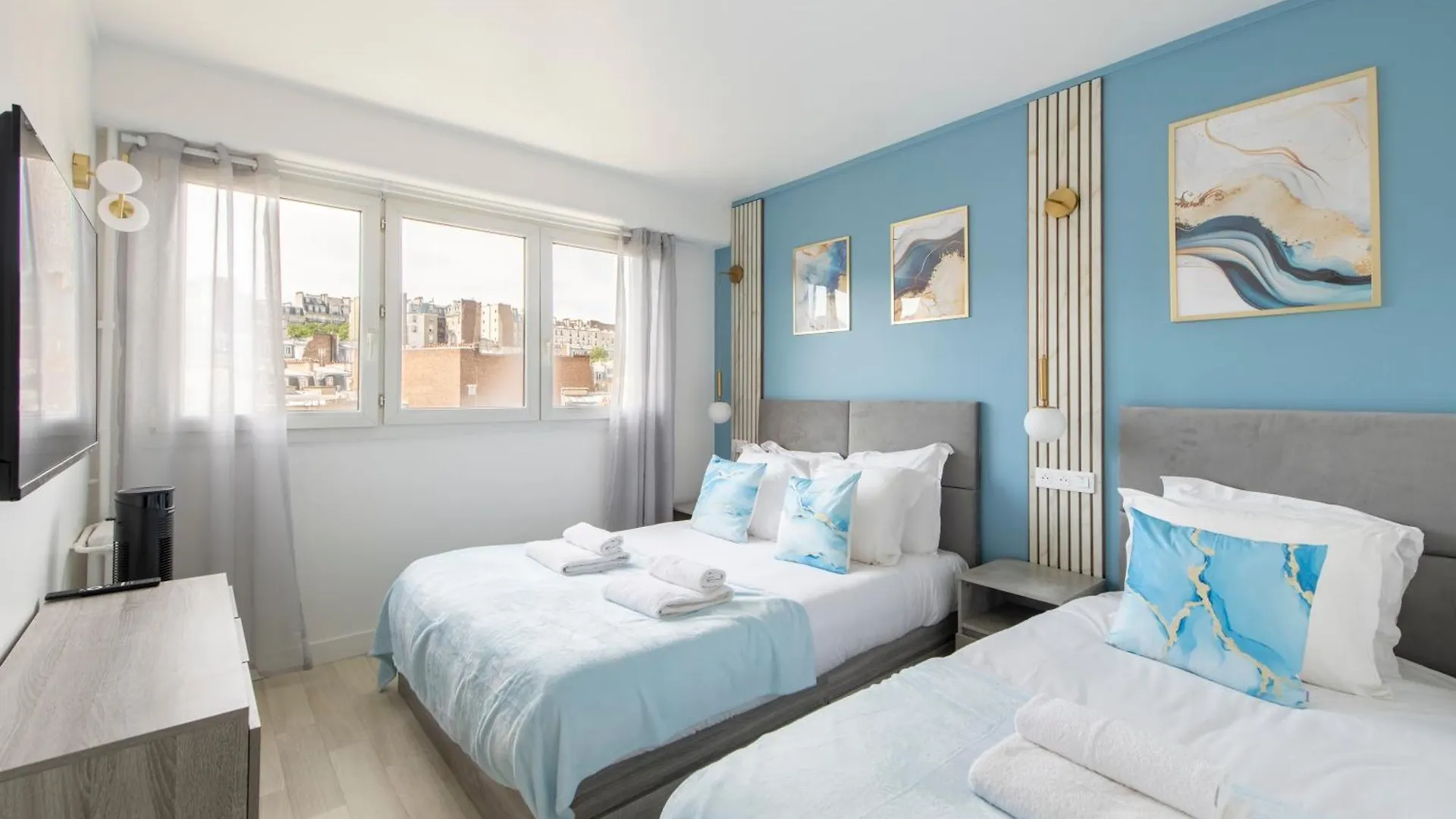 Spacious Montmartre Apartment - Sacre-Coeur View & Balcony Paris France