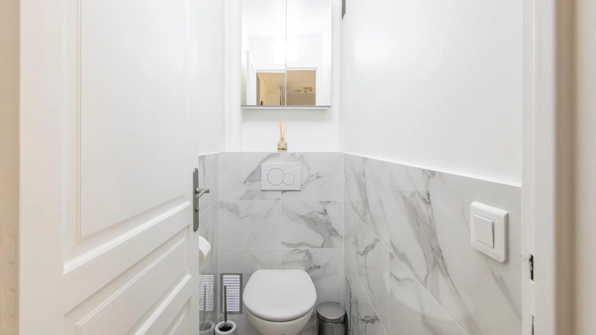Spacious Montmartre Apartment - Sacre-Coeur View & Balcony Paris
